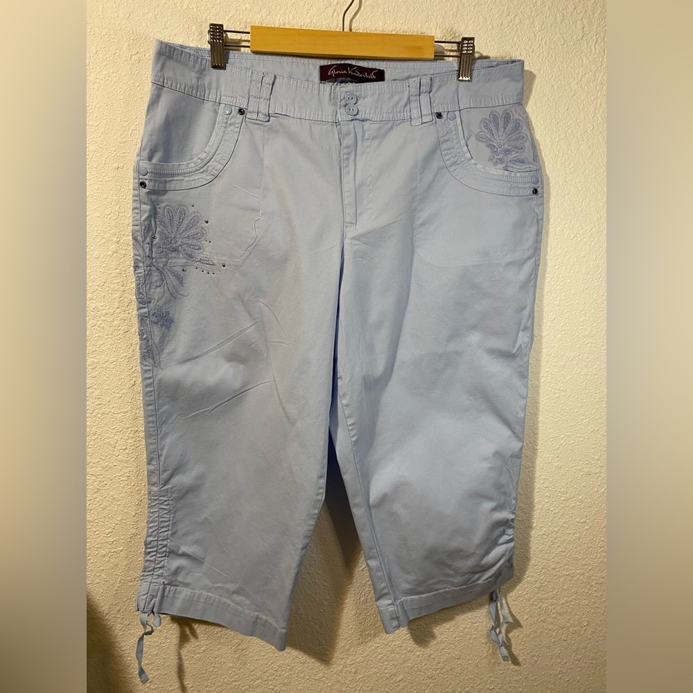 Gloria Vanderbilt Light Blue Capris